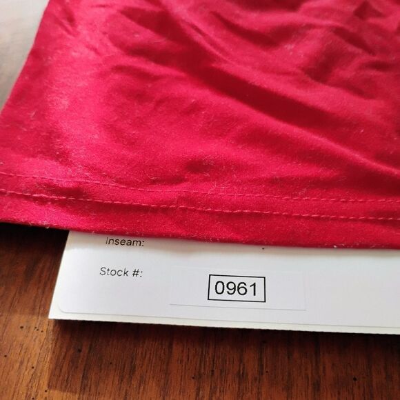 "Santa Is My Guy" Pullover ToP - Size: XL         0961 - Picture 4 of 4